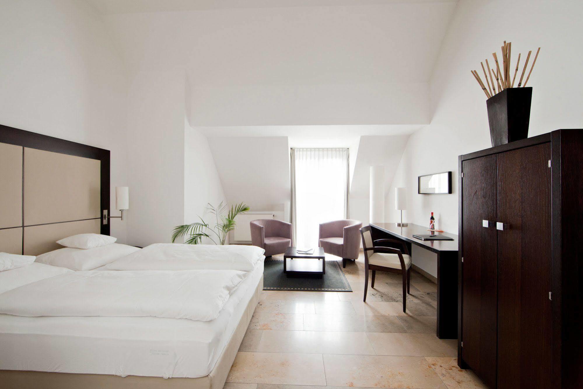 Burns Art Hotel Ντίσελντορφ Δωμάτιο φωτογραφία