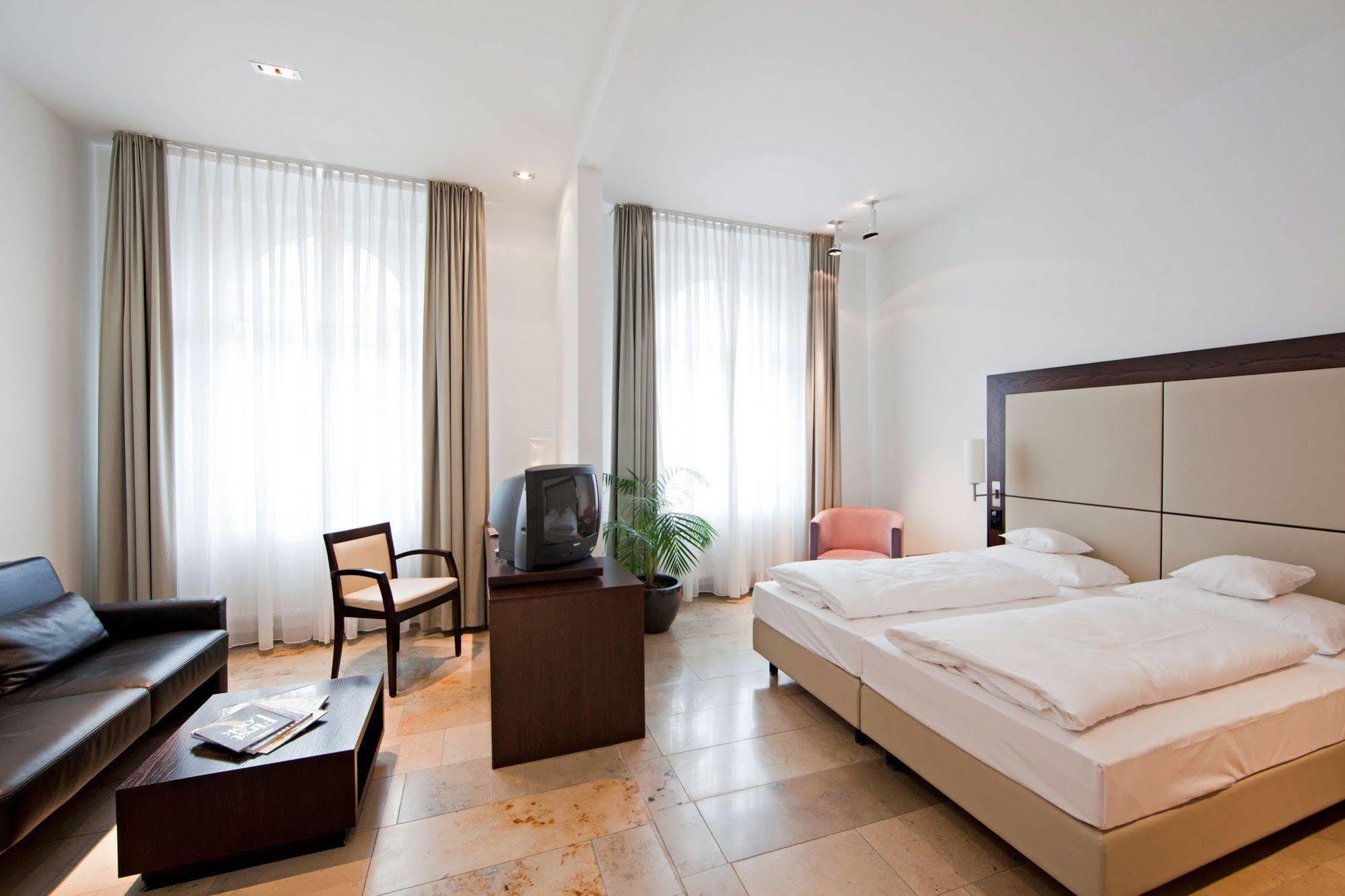 Burns Art Hotel Ντίσελντορφ Δωμάτιο φωτογραφία